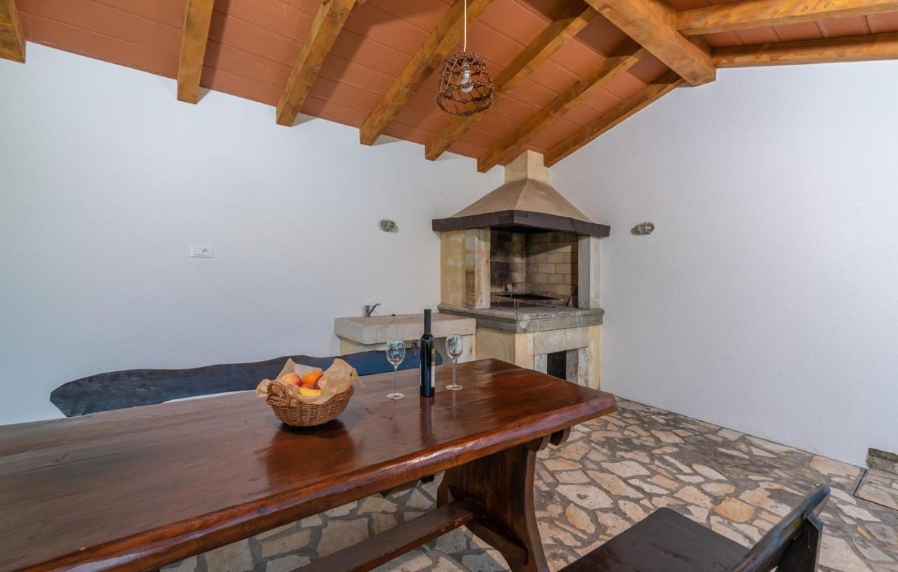 Spacious Four-Bedroom Villa Marija Klostar ภายนอก รูปภาพ