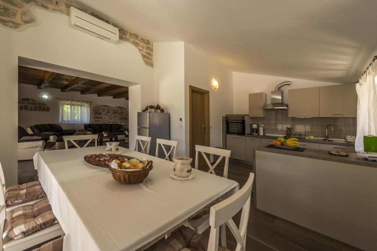 Spacious Four-Bedroom Villa Marija Klostar ภายนอก รูปภาพ