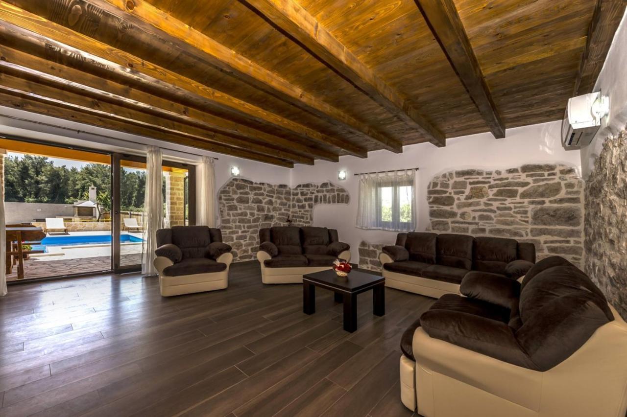 Spacious Four-Bedroom Villa Marija Klostar ภายนอก รูปภาพ