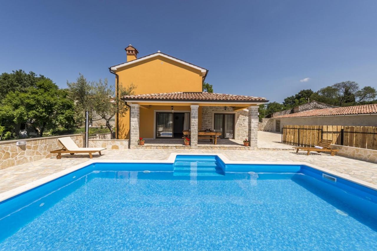 Spacious Four-Bedroom Villa Marija Klostar ภายนอก รูปภาพ