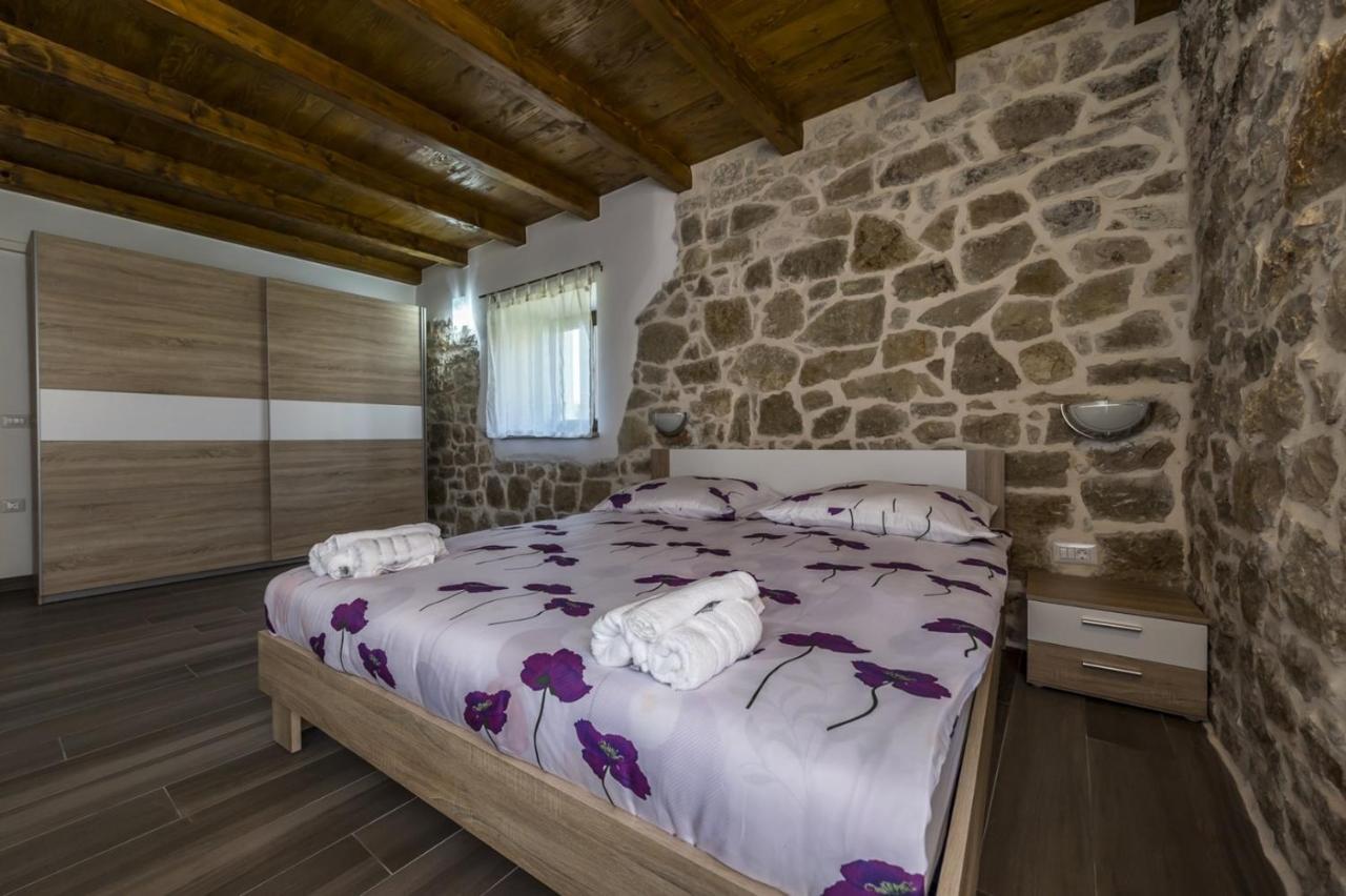 Spacious Four-Bedroom Villa Marija Klostar ภายนอก รูปภาพ