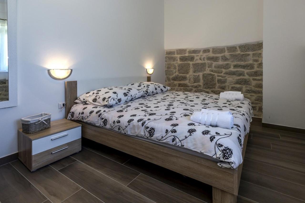 Spacious Four-Bedroom Villa Marija Klostar ภายนอก รูปภาพ