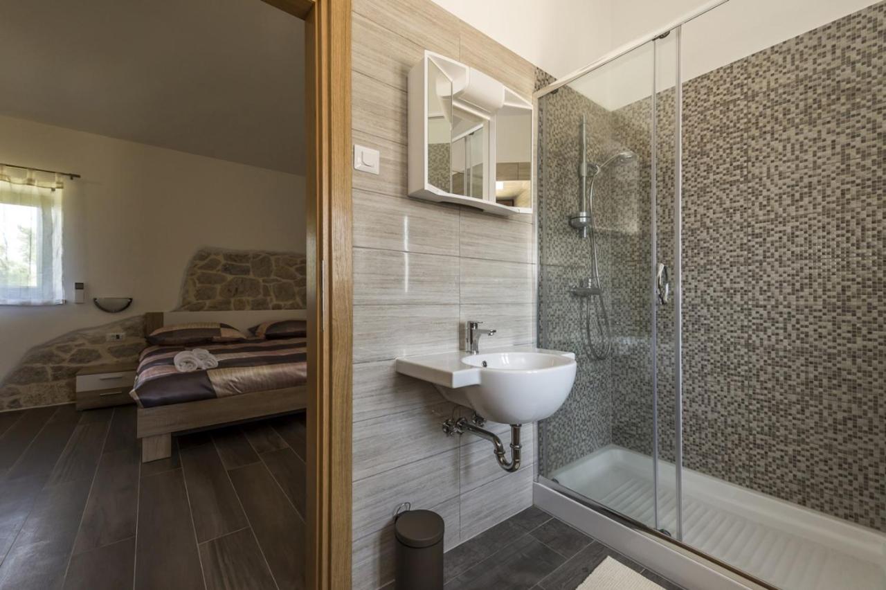 Spacious Four-Bedroom Villa Marija Klostar ภายนอก รูปภาพ