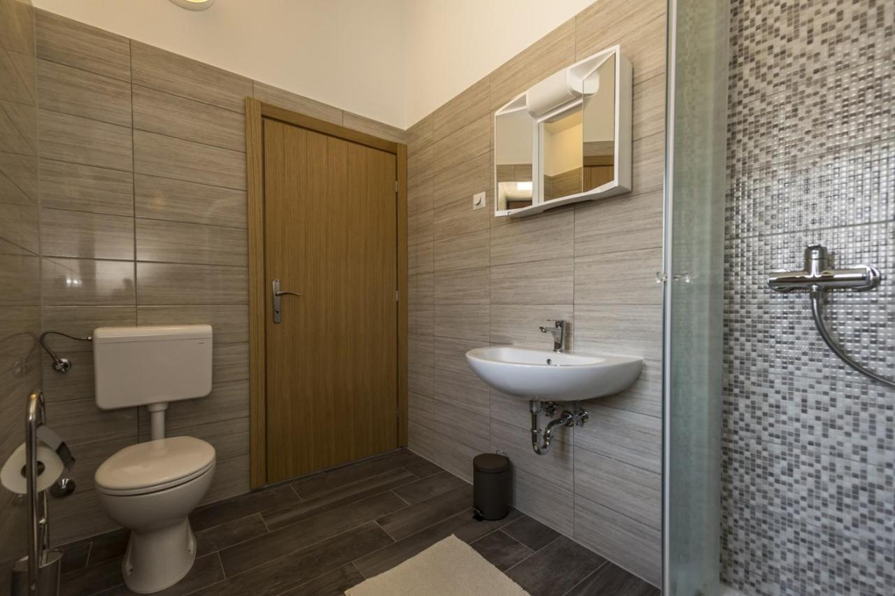 Spacious Four-Bedroom Villa Marija Klostar ภายนอก รูปภาพ