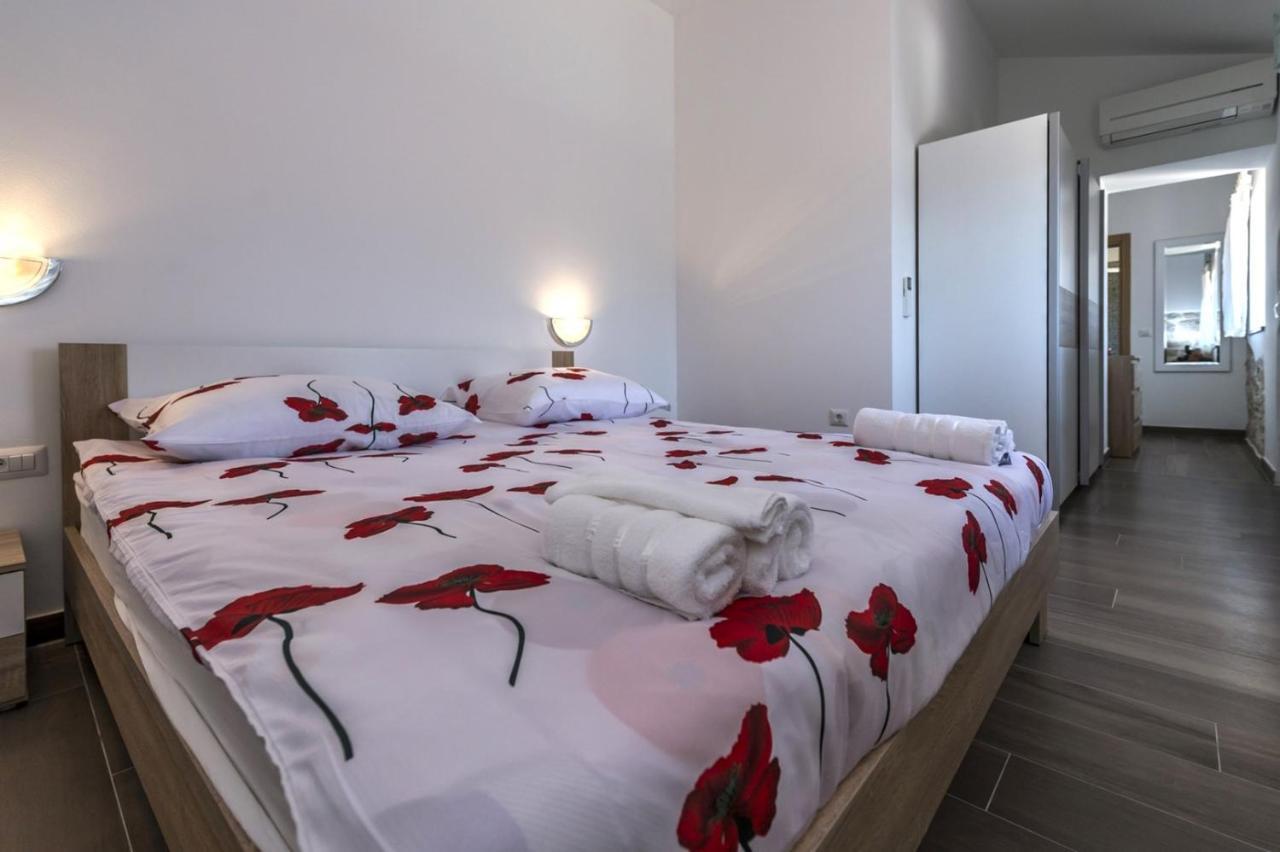 Spacious Four-Bedroom Villa Marija Klostar ภายนอก รูปภาพ