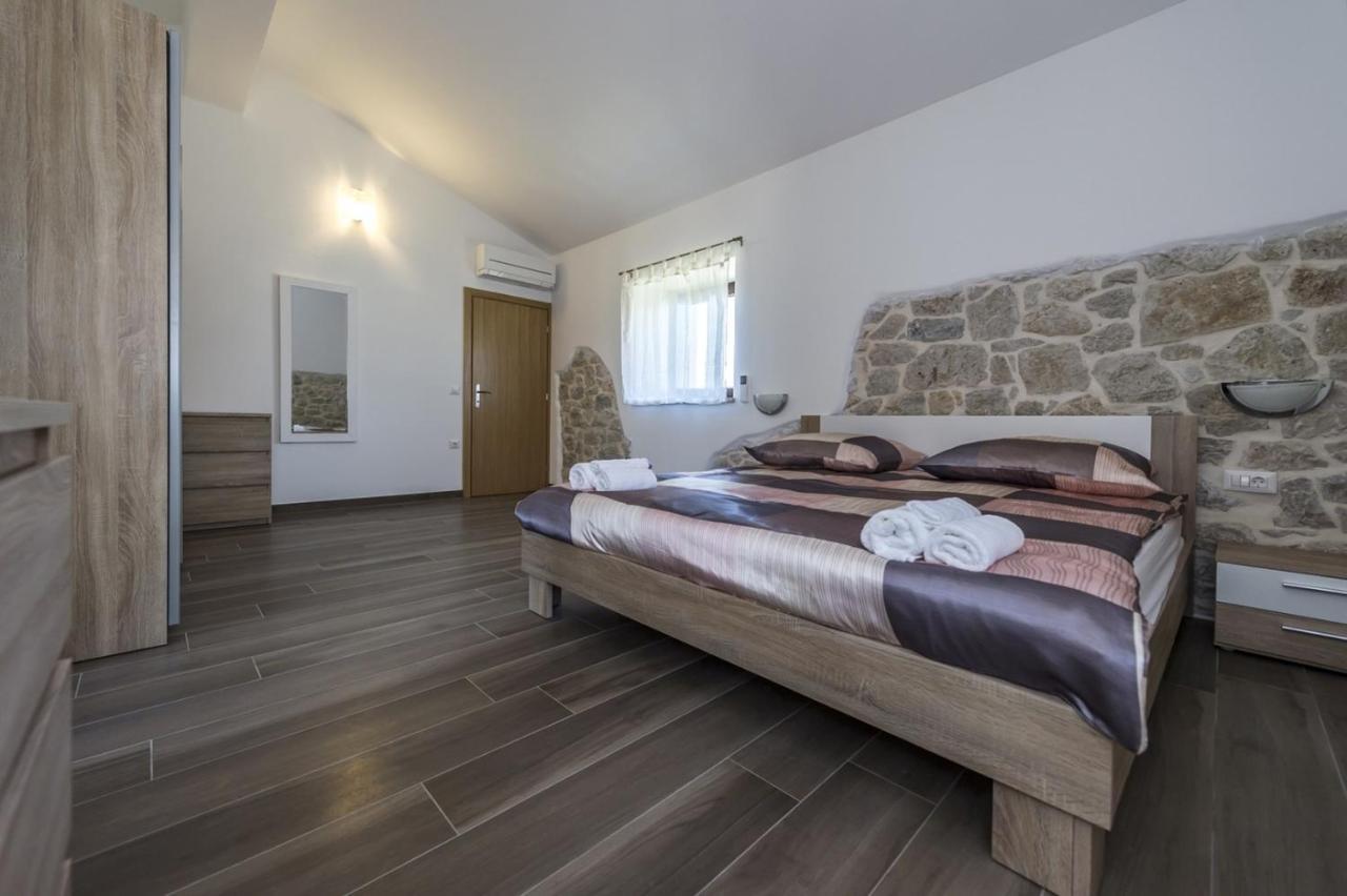 Spacious Four-Bedroom Villa Marija Klostar ภายนอก รูปภาพ