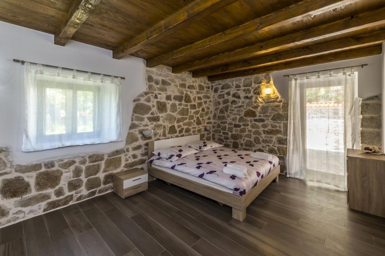 Spacious Four-Bedroom Villa Marija Klostar ภายนอก รูปภาพ